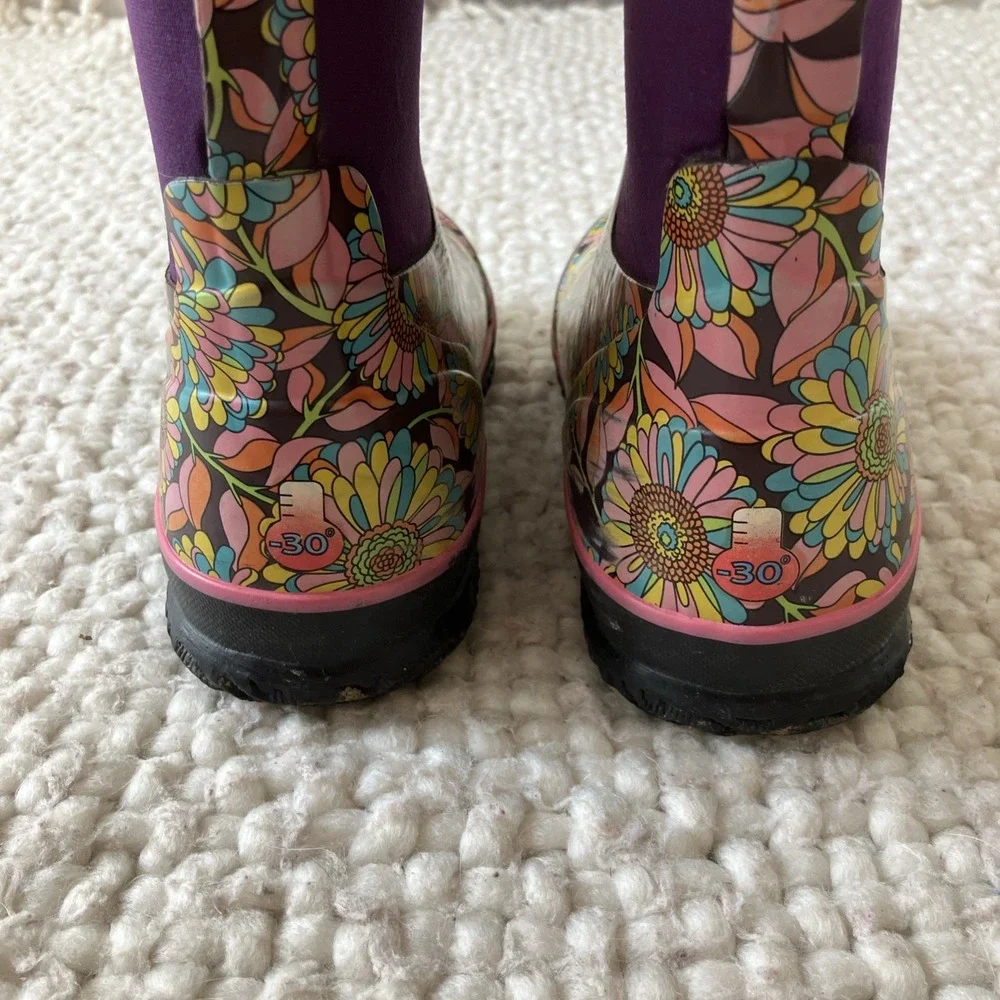 Bogs Youth Size 3 Floral Purple Waterproof Pullon Boots Rain Snow Mud Dirty